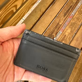 Hugo Boss Cardholder Worn Out in Just 15 Days of Use