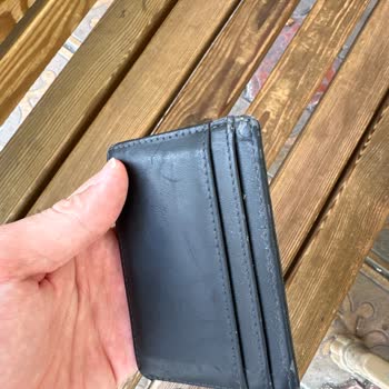 Hugo Boss Cardholder Worn Out in Just 15 Days of Use