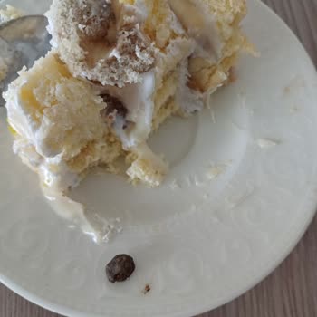 Pastada Taş Sürprizi