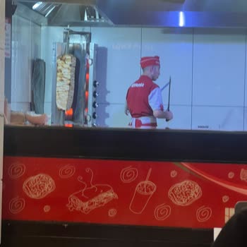 Bozuk Tavuk Ve Kötü Hizmet Deneyimi