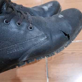 FLO Ayakkabı Kalitesiz Ürün: 10 Ayda Kullanılamaz Hale Gelen Bot