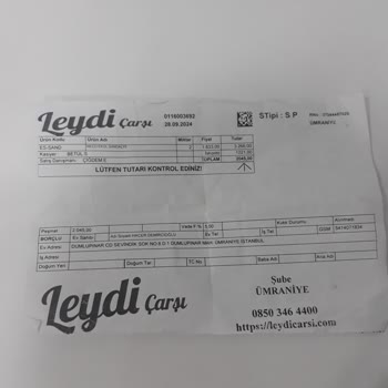 Hasarlı Sandalyeler Ve İlgisiz Mağaza