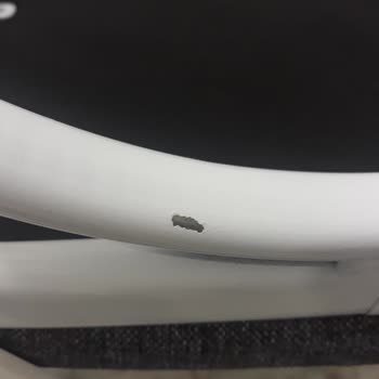 Hasarlı Sandalyeler Ve İlgisiz Mağaza