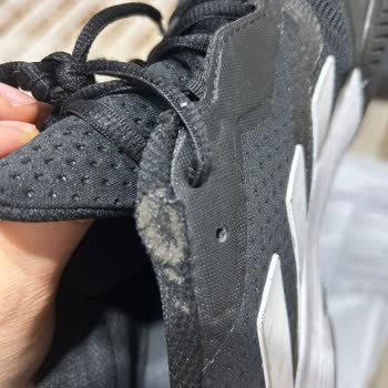 Adidas Ayakkabılarda Tekrarlayan Sorun Ve Çözüm Arayışı