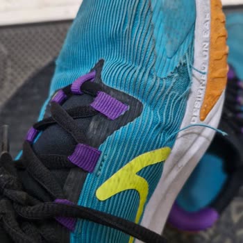 Nike Ayakkabıda İp Kopması Sorunu