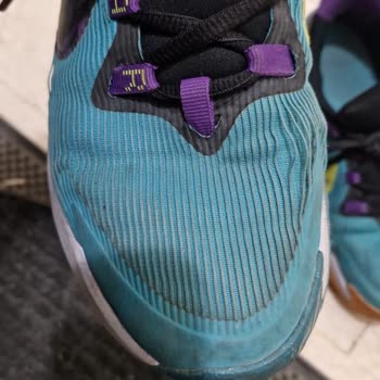 Nike Ayakkabıda İp Kopması Sorunu