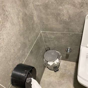 Hijyen Sorunları: Elit Mekana Yakışmayan Durum