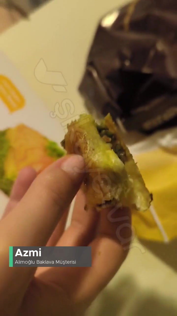 Alimoğlu Baklava'dan Aldığımız Kuru Baklava Bayat videonun kapak resmi