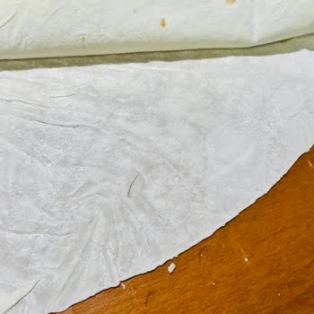 BİM'den Alınan Yufkada Hijyen Sorunu Ve Bayatlık