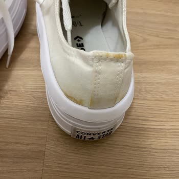 Fashfed Converse Ayakkabının Renk Değiştiren Sorunu
