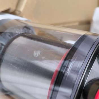 Dyson V15 Süpürgede Toz Ve Çizik Sorunu