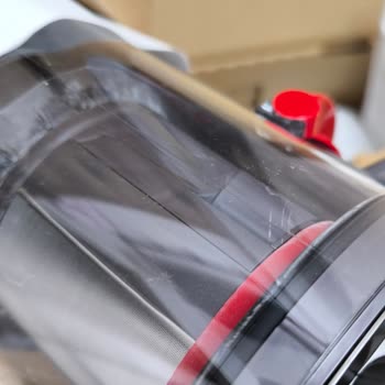 Dyson V15 Süpürgede Toz Ve Çizik Sorunu