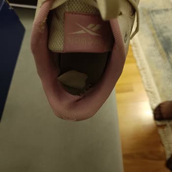 Reebok Ayakkabının Hızla Yıpranması Ve Müşteri Hizmetleri Sorunu