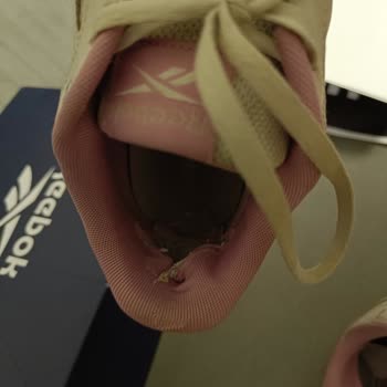 Reebok Ayakkabının Hızla Yıpranması Ve Müşteri Hizmetleri Sorunu
