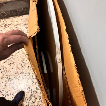 Yurtiçi Kargo'nun Hasarlı Ve Yağlanmış Paket Teslimatı