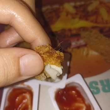 Popeyes'ta Hayal Kırıklığı: Tüy Ve Yanlış Sipariş