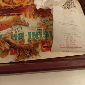 Popeyes'ta Hayal Kırıklığı: Tüy Ve Yanlış Sipariş