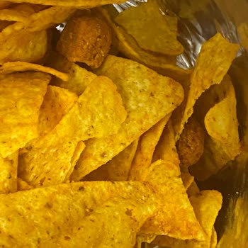 Doritos Cipsinde Garip Parçalar: Ne Yediğimizi Biliyor Muyuz