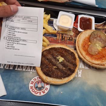 Hamburgerde Eksik Malzeme Ve Yanıltıcı Menü