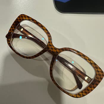 Ağır Gözlükler Burnumda Ağrıya Sebep Oldu