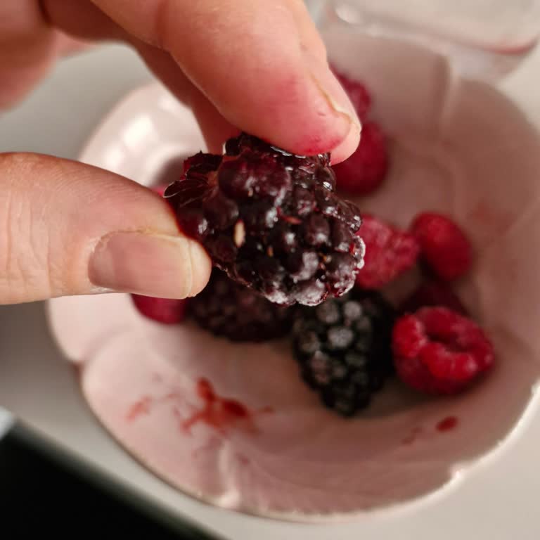 Lavi Markalı Orman Meyvelerinde Şok Edici Keşif