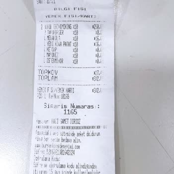 Burger King'de Hijyen Skandalı: Yere Düşen Tavuk Paketleniyor!