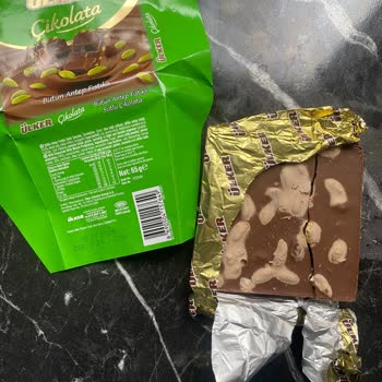 Bayat Görünümlü Ülker Antep Fıstıklı Çikolata!