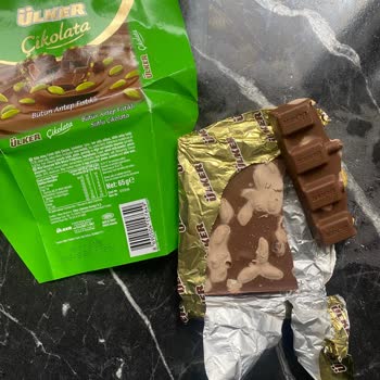 Bayat Görünümlü Ülker Antep Fıstıklı Çikolata!