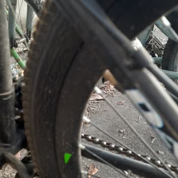 Kusurlu Bisiklet Ve İlgisiz Hizmet