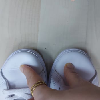 Lacoste Ayakkabıda Hızlı Deri Aşınması