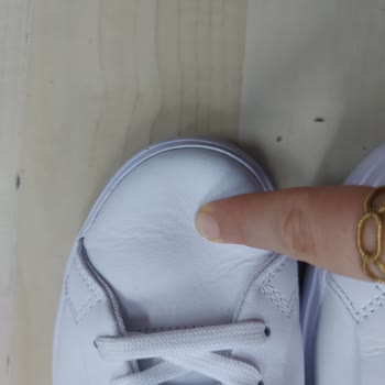 Lacoste Ayakkabıda Hızlı Deri Aşınması