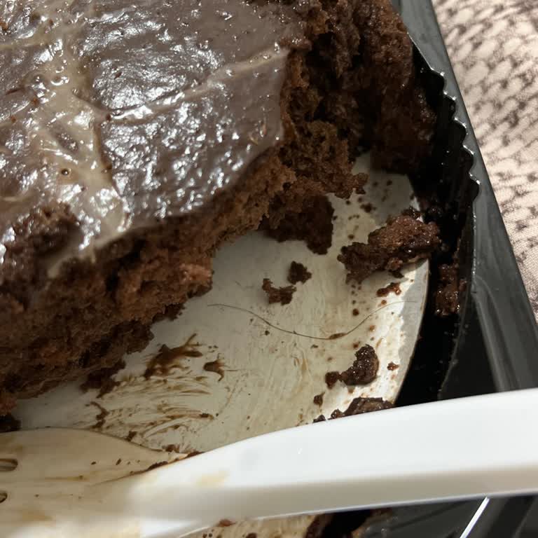 Pastanın İçinden Çıkan Şaşırtıcı Sürpriz