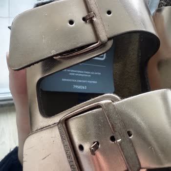 Birkenstock Terlikte Hayal Kırıklığı Ve İletişim Sorunu