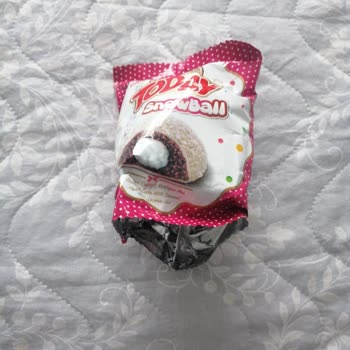 Eksik Kek Şoku: Pakette Yarım Kek Çıktı