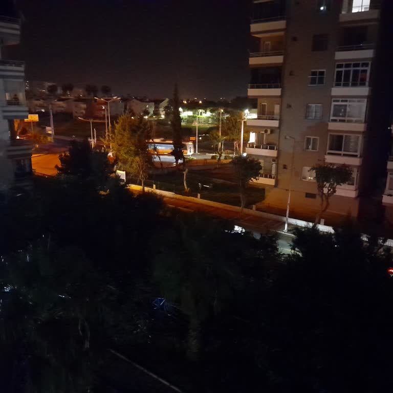 Mezitli'de Karanlık Sokaklar: Lambalar Neden Yanmıyor