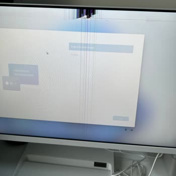 Media Markt Sıfır Bilgisayarda Kırık Ekran Şoku