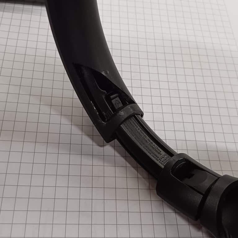 JBL Tune 560 BT Kulaklığımın Kırık Parçaları İçin Yardım Bekliyorum