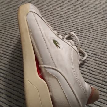 Lacoste Ayakkabıda Beklenmedik Taban Ayrılması