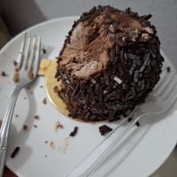 Mado'da Yine Hayal Kırıklığı: Sert Pasta Şikayeti