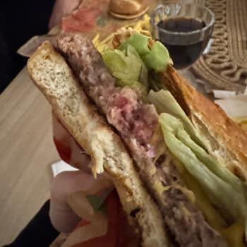 Çiğ Et Ve Lezzetsiz Patatesler: Burger King Hayal Kırıklığı