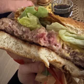 Çiğ Et Ve Lezzetsiz Patatesler: Burger King Hayal Kırıklığı