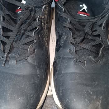 Kusurlu Ayakkabılar: Topuklarım Parçalandı!