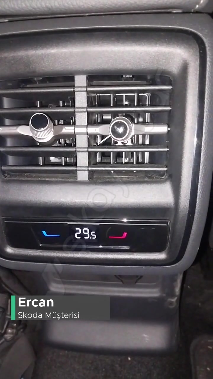 Skoda Arka Yolcu Tarafına Sıcak Hava Gelmiyor! videonun kapak resmi
