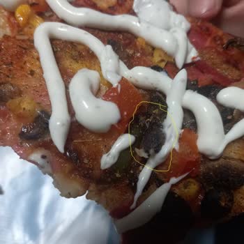 Pizza Siparişimde Tehlikeli Zeytin Çekirdeği
