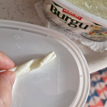 Muratbey Peynirde Hijyen Sorunu: Saç Ve Küf Şikayeti