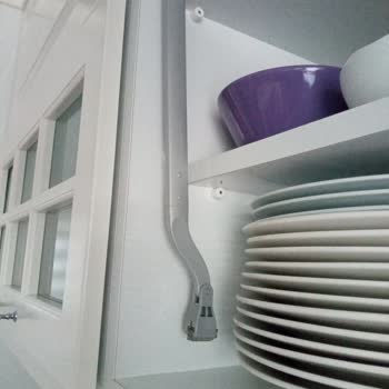 Yeni Evde Arızalanan Mutfak Dolabı Pistonları Sorunu