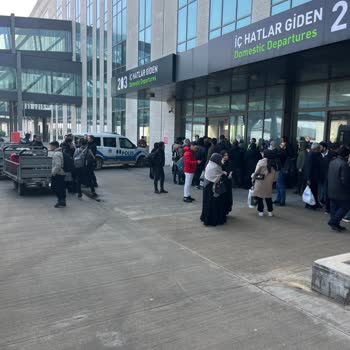 Pegasus'un Sisli Kaosu: Yolcular Soğukta Mağdur Edildi