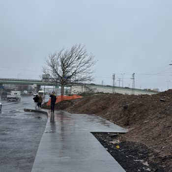 Fenertepe Durağı Mağduriyeti: Yağmurda Bekleyen Vatandaşlar