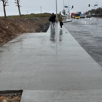 Fenertepe Durağı Mağduriyeti: Yağmurda Bekleyen Vatandaşlar