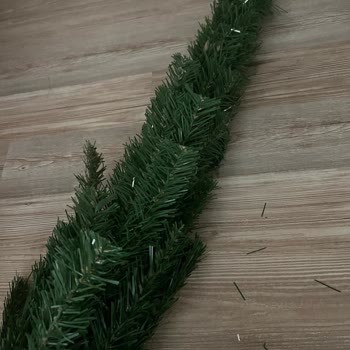 Kullanılmış Yılbaşı Ağacı Satışı: Çocuklarımın Hevesi Kursağında Kaldı!